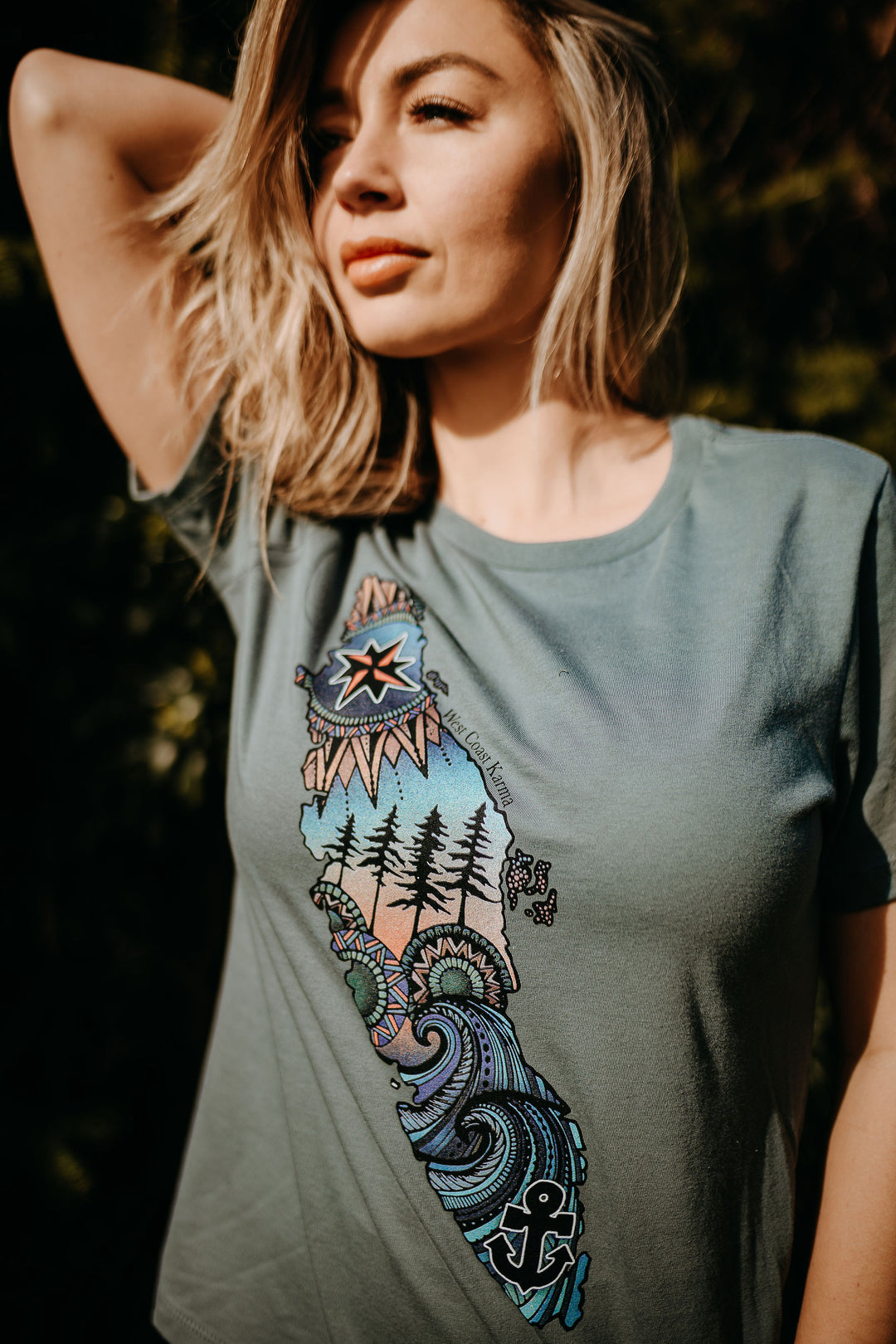 Vancouver Island Colourful Relaxed Tee - Blue Storm