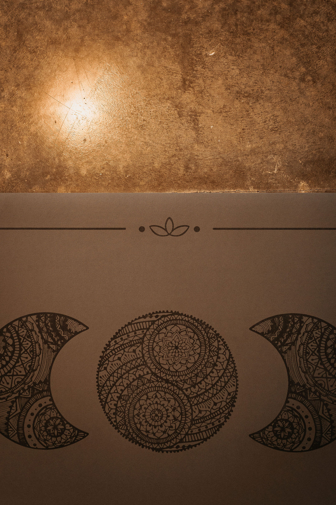 Mandala Moon Phase Engraved Pearl-Grey Yoga Mat 5mm